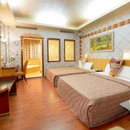 Holland Village Motel Тайнань Экстерьер фото