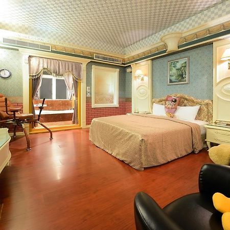 Holland Village Motel Тайнань Экстерьер фото