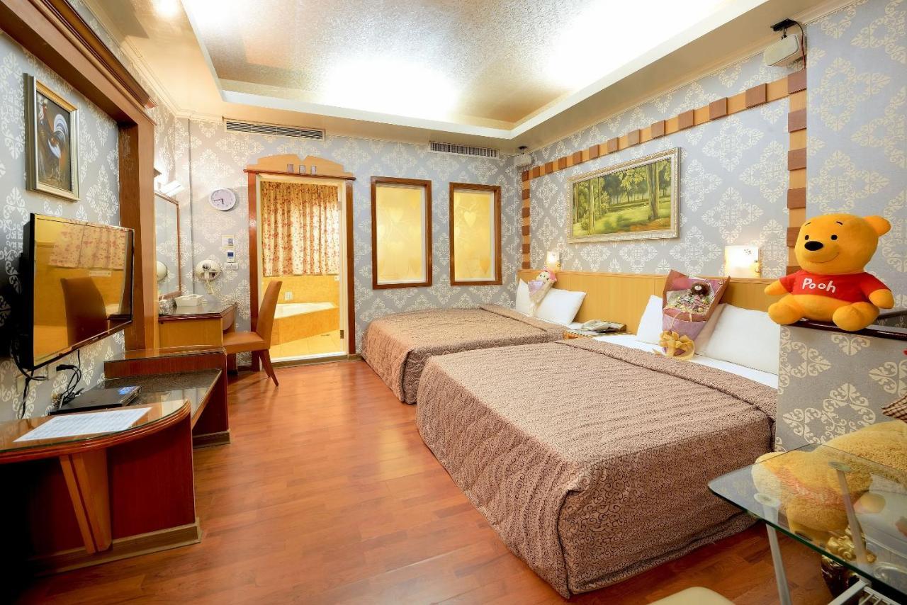 Holland Village Motel Тайнань Экстерьер фото