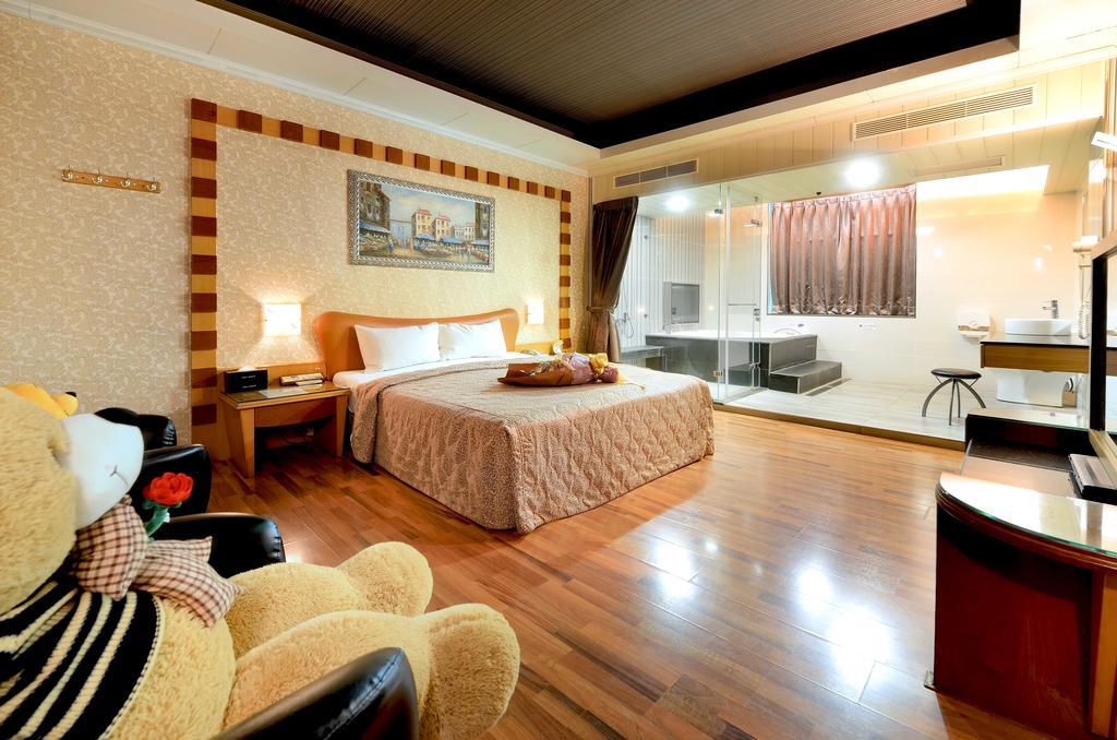 Holland Village Motel Тайнань Экстерьер фото