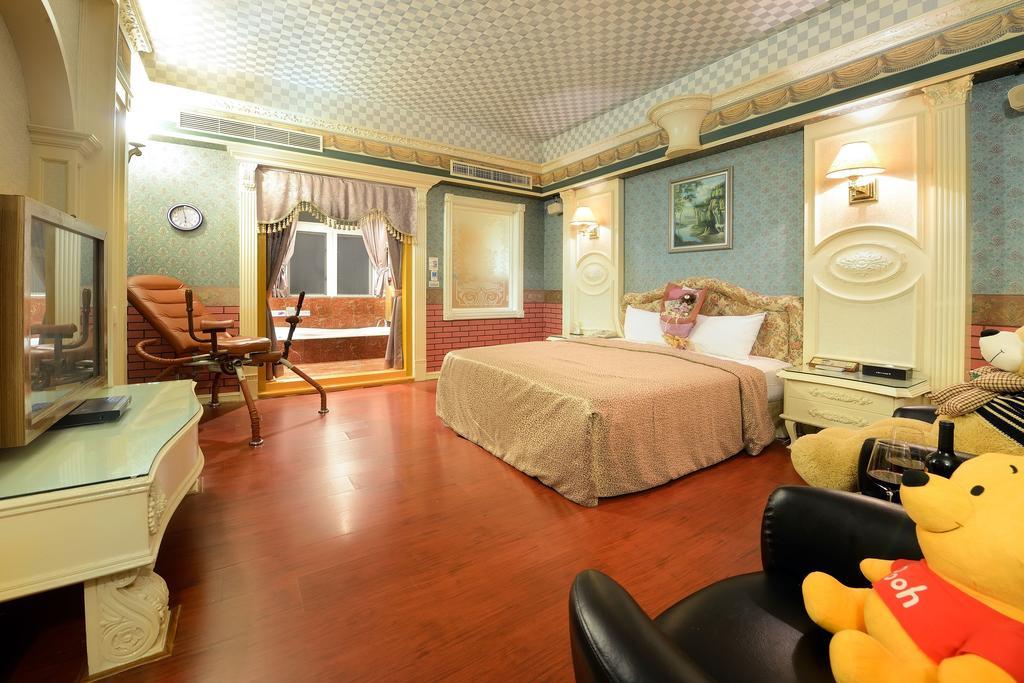 Holland Village Motel Тайнань Экстерьер фото