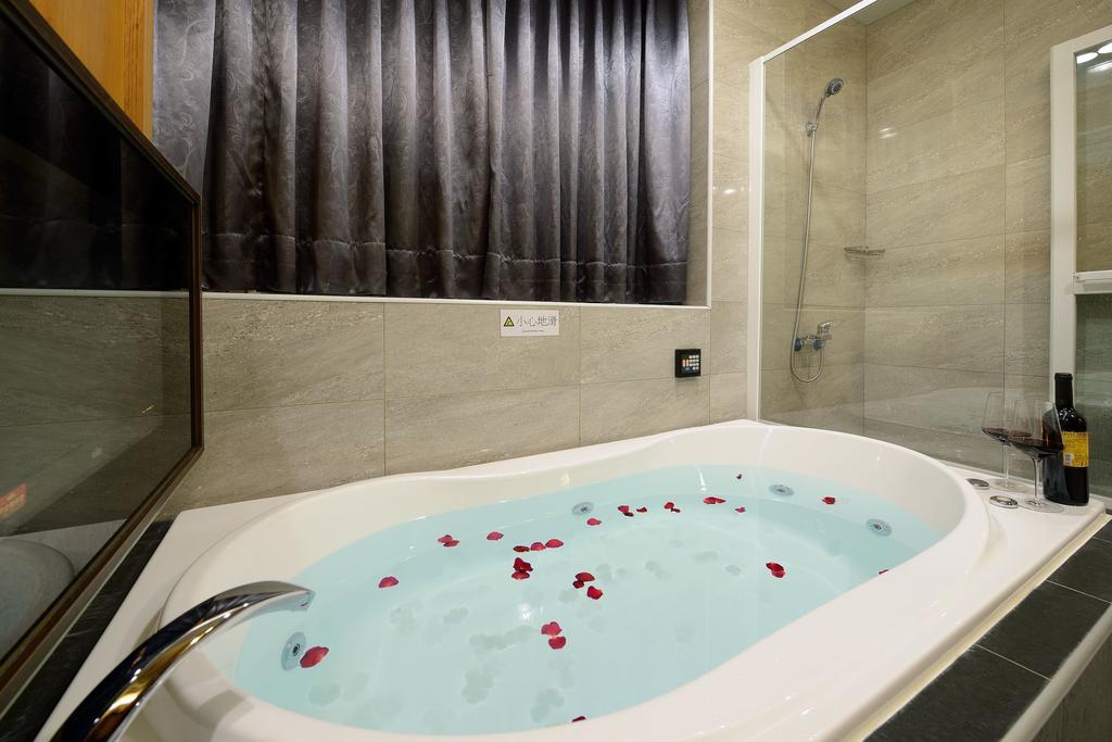 Holland Village Motel Тайнань Экстерьер фото