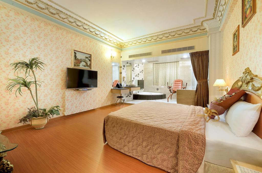 Holland Village Motel Тайнань Экстерьер фото