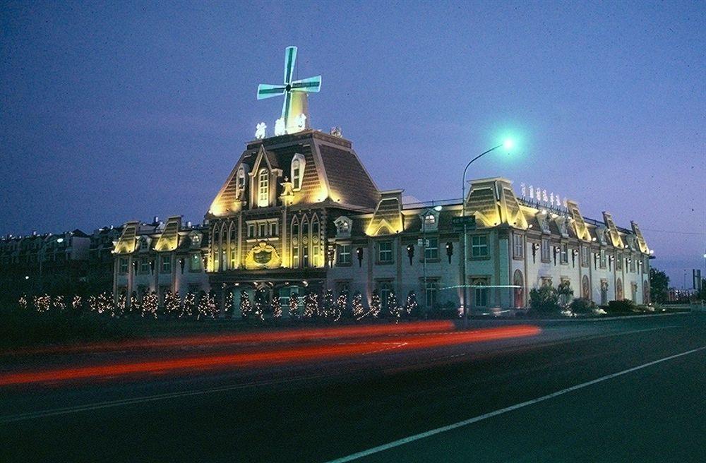 Holland Village Motel Тайнань Экстерьер фото