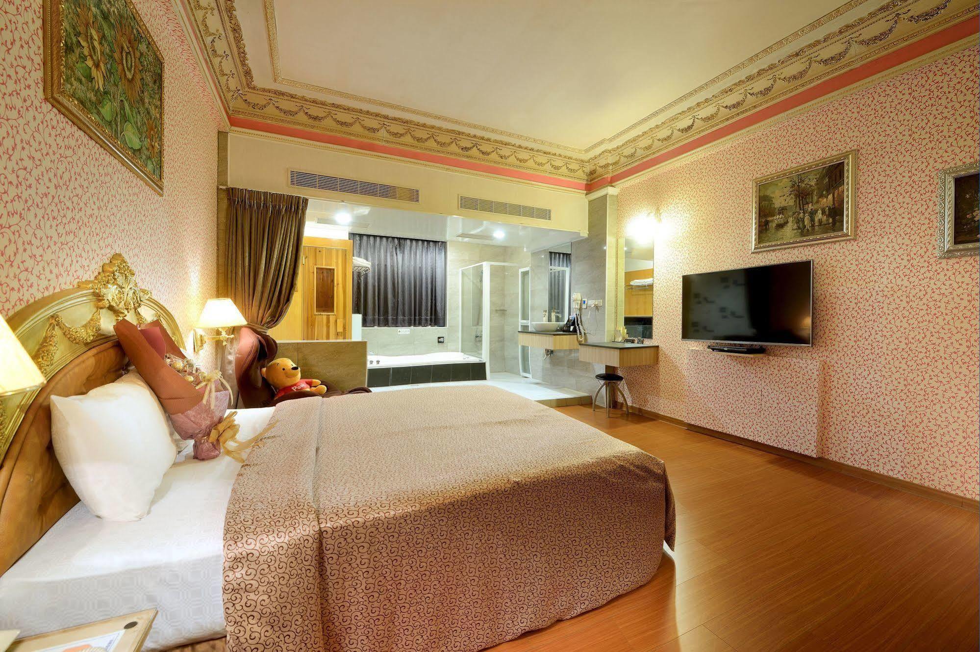 Holland Village Motel Тайнань Экстерьер фото