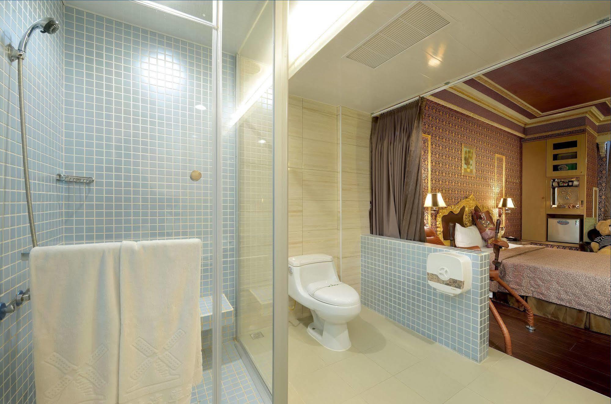 Holland Village Motel Тайнань Экстерьер фото