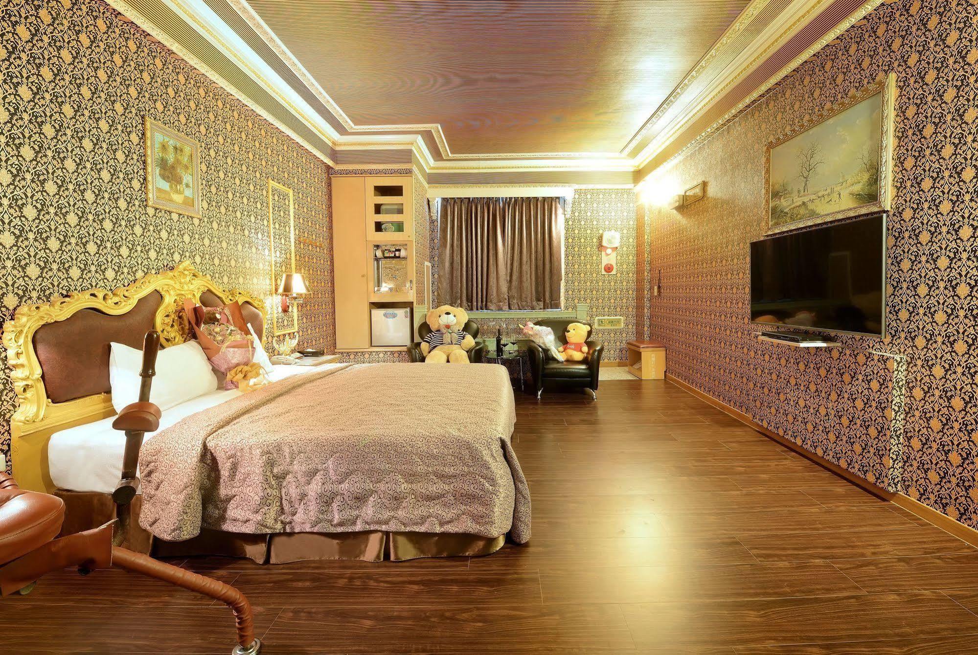 Holland Village Motel Тайнань Экстерьер фото