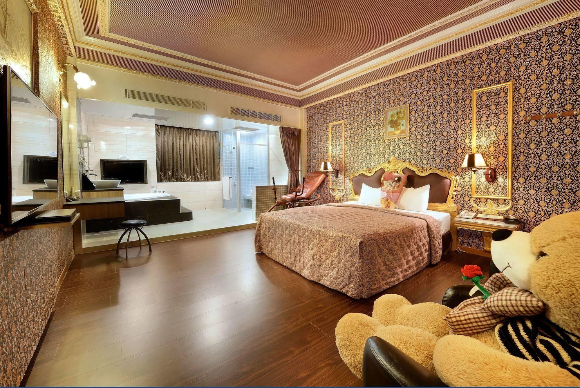 Holland Village Motel Тайнань Экстерьер фото