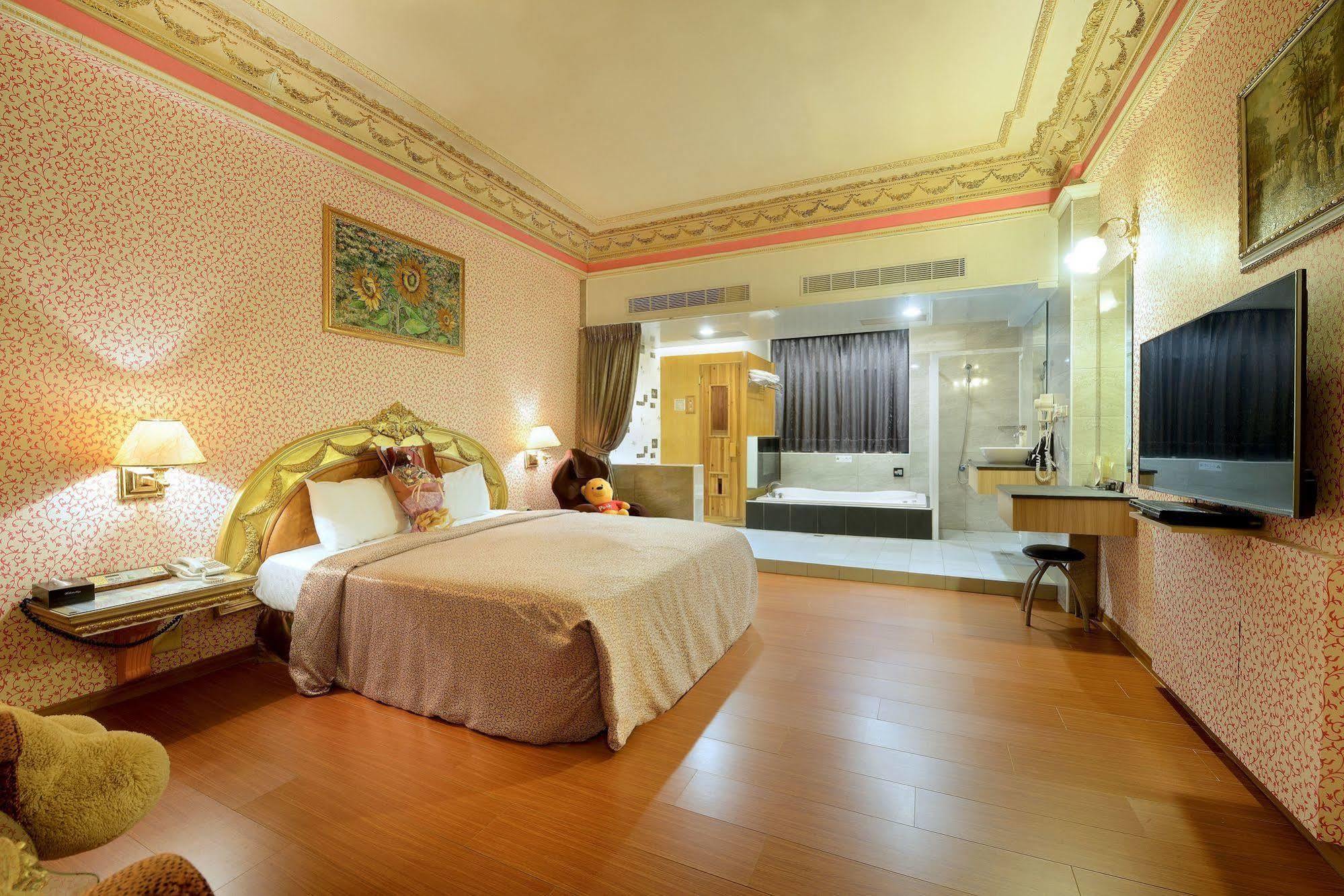 Holland Village Motel Тайнань Экстерьер фото