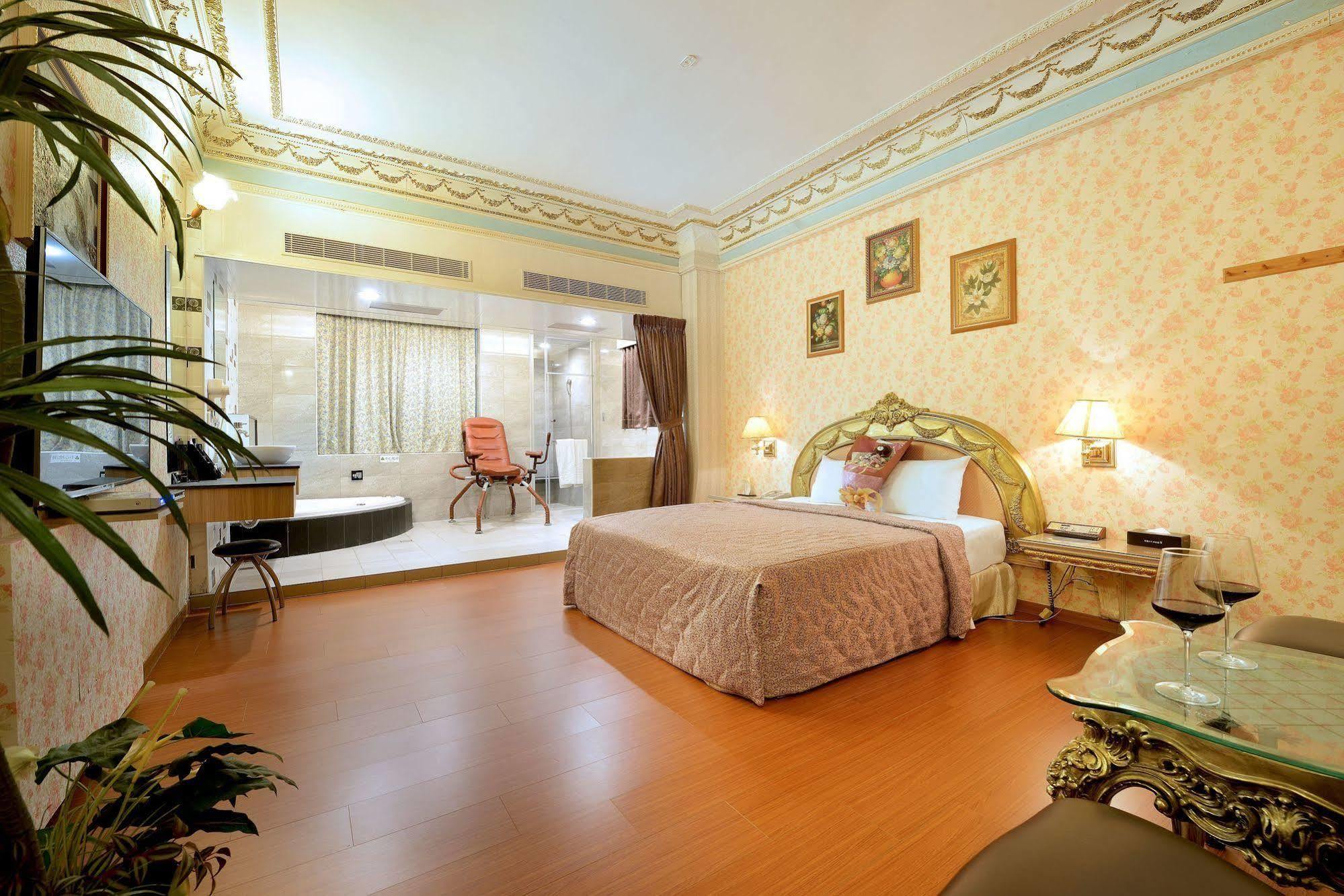 Holland Village Motel Тайнань Экстерьер фото
