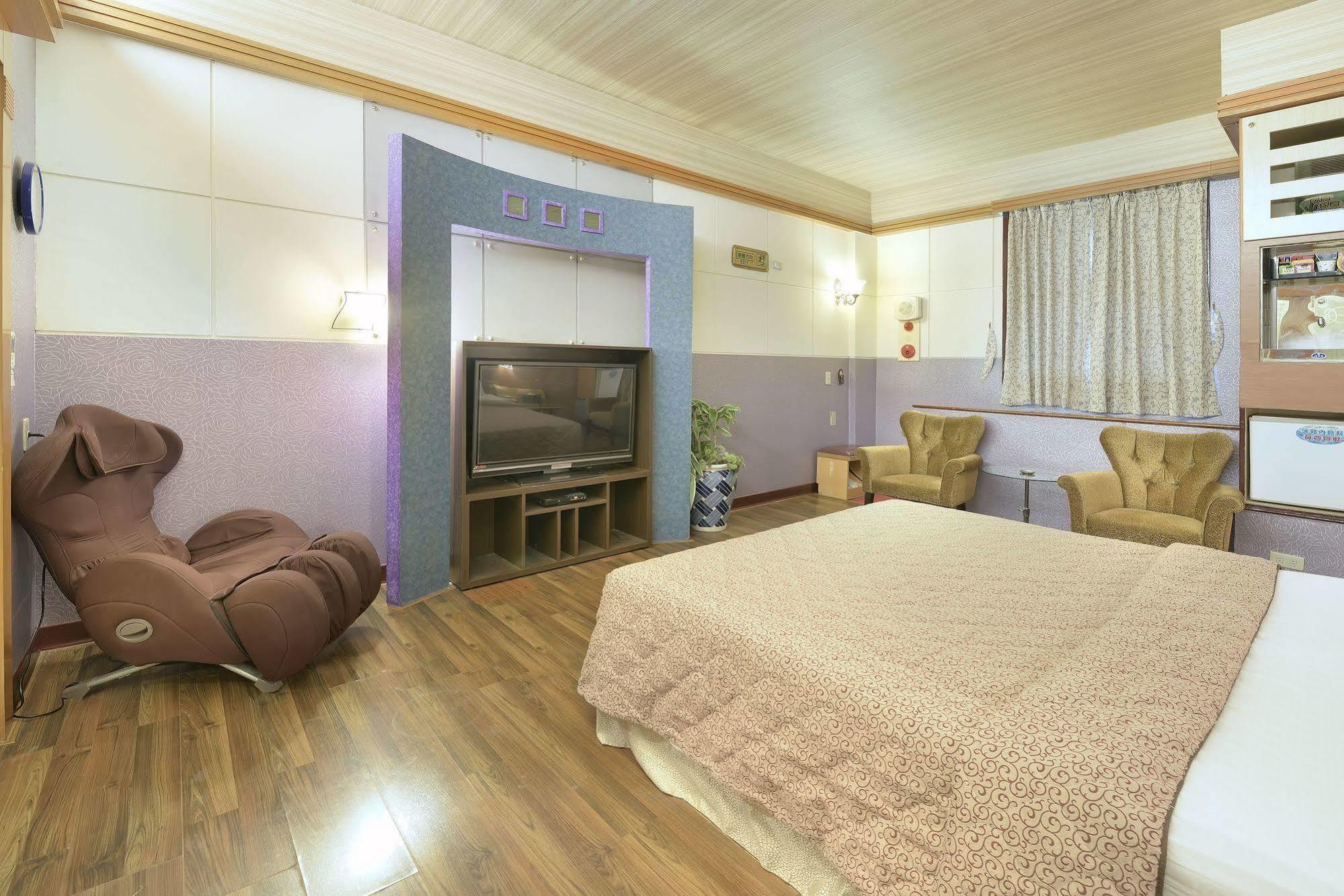 Holland Village Motel Тайнань Экстерьер фото