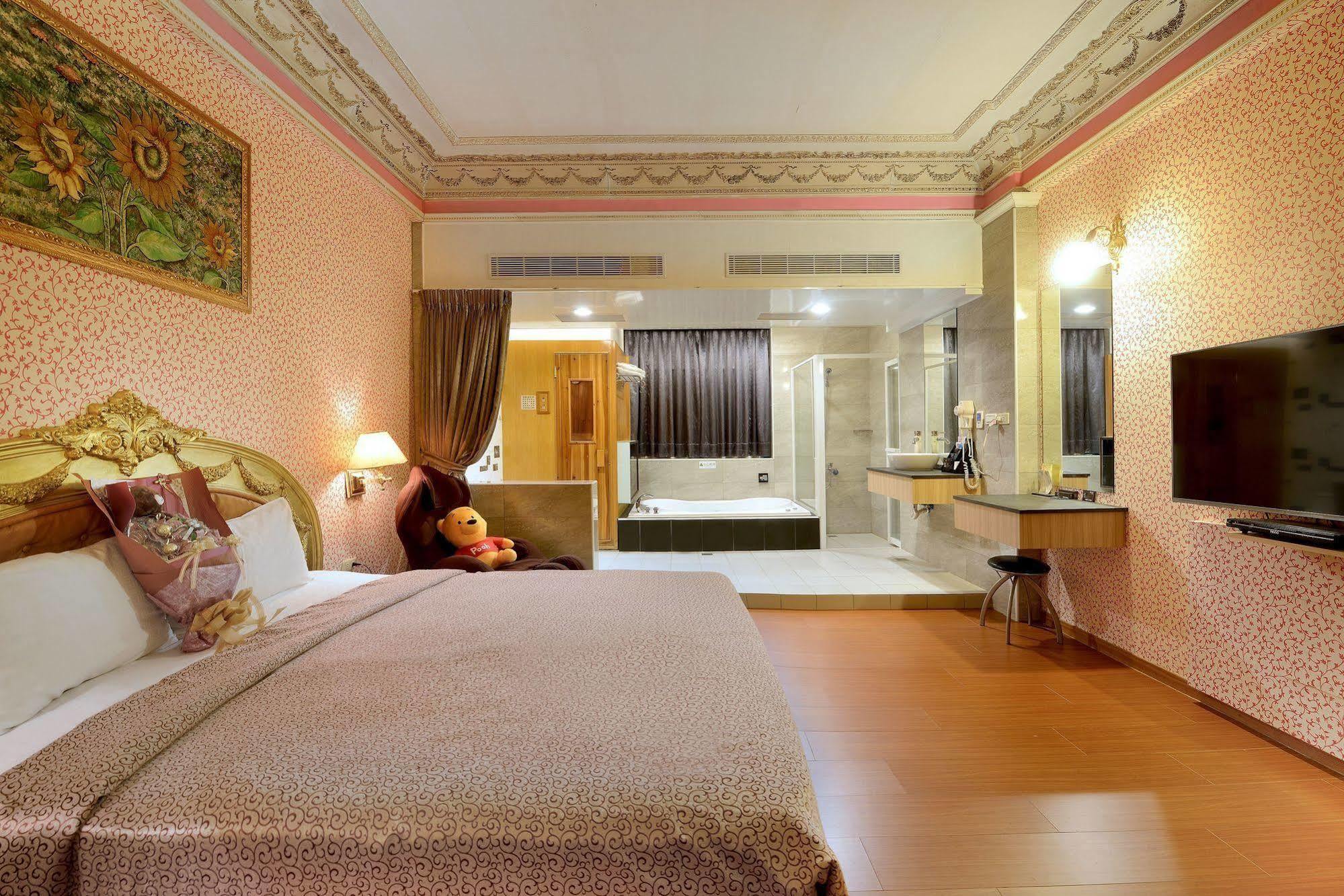Holland Village Motel Тайнань Экстерьер фото