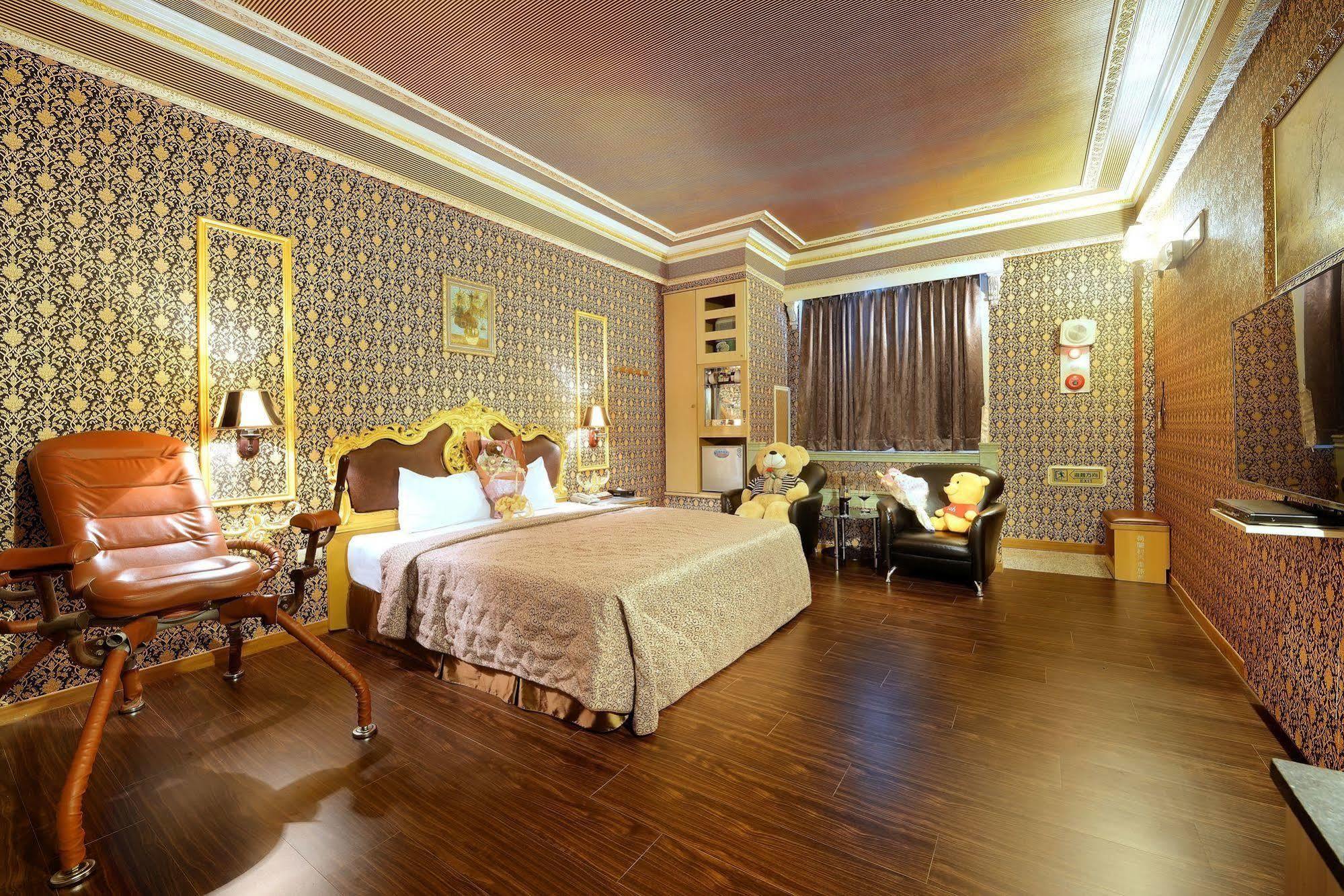 Holland Village Motel Тайнань Экстерьер фото